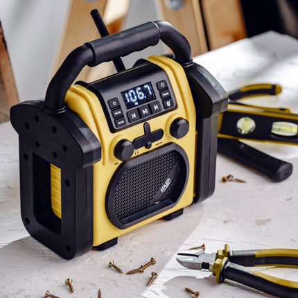 Robust Byggeradio med Bluetooth og Opladningsfunktion
