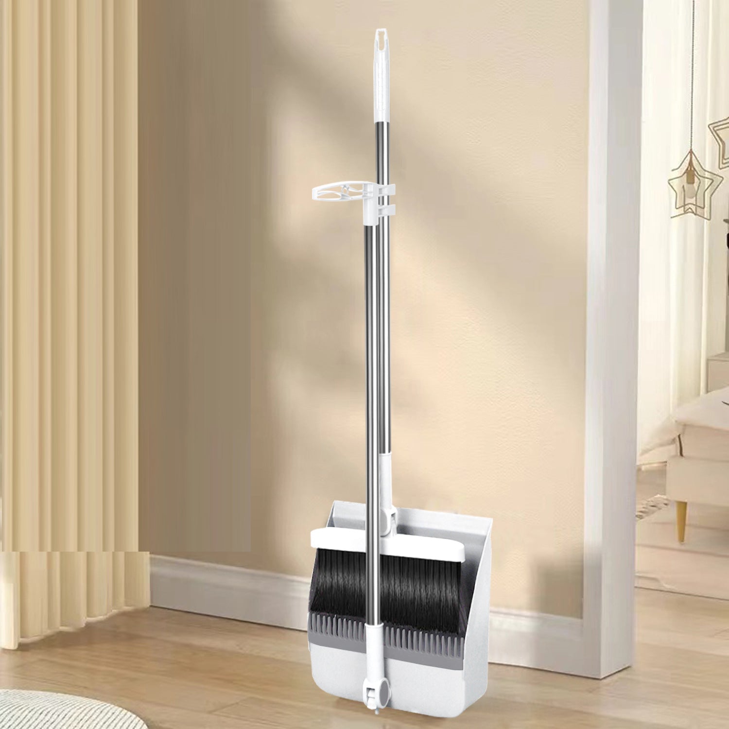 Kost og Fejebakkesæt - Justerbar, Ergonomisk og Effektiv Rengøring