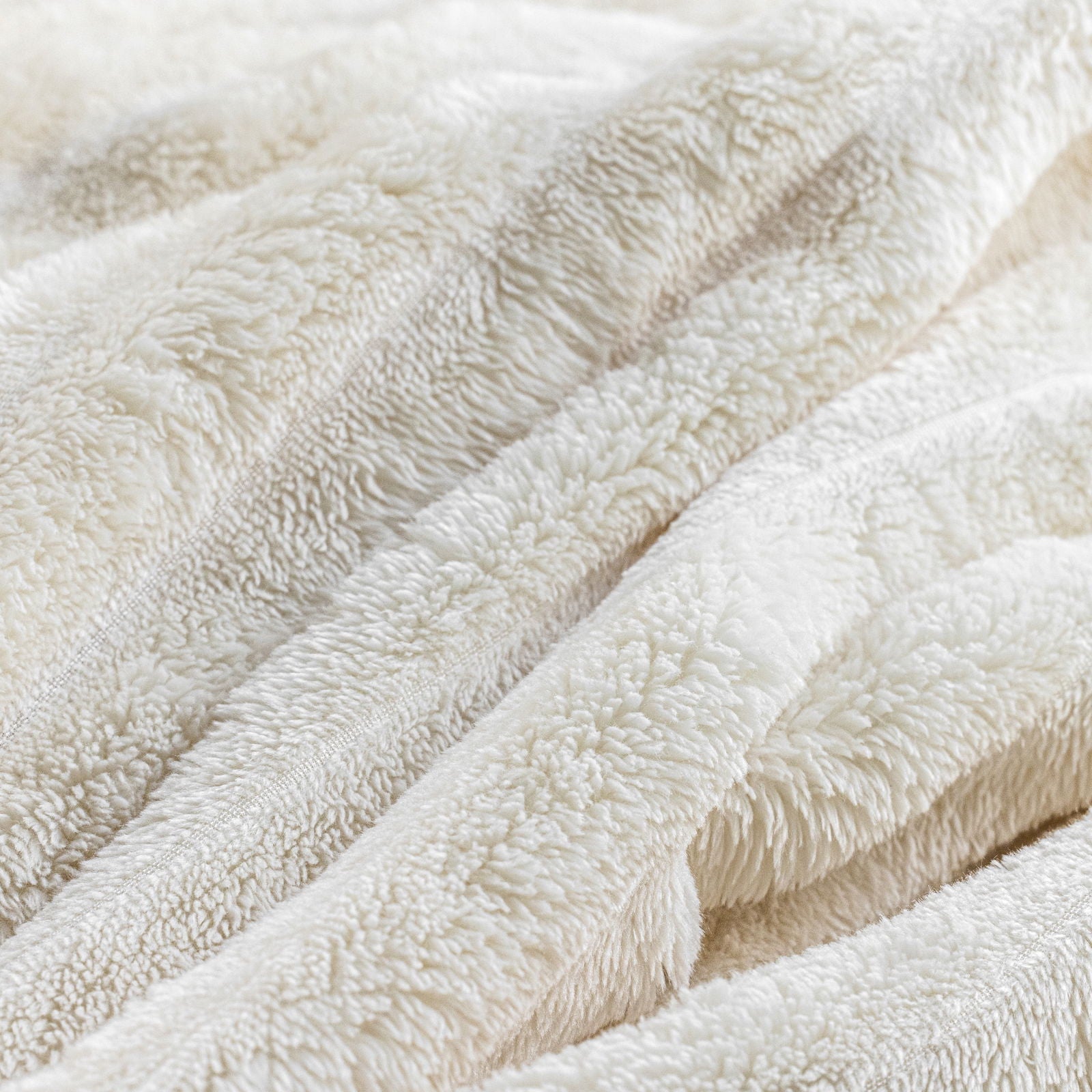 Fluffy Plaid i Råhvid – Ultra-Blød Luksus