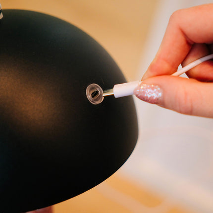 Touch Bordlampe – Trådløs LED Bordlampe med Dæmper i Sort eller Creme