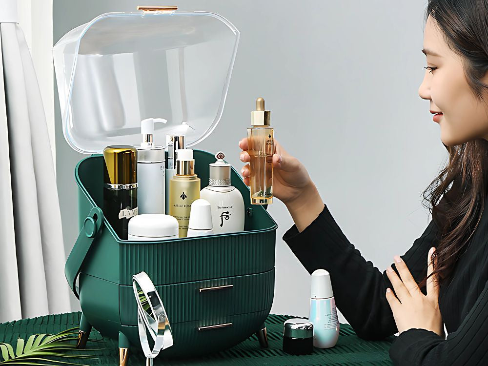 Elegant og rummelig kosmetik organisator med skuffer og håndtag