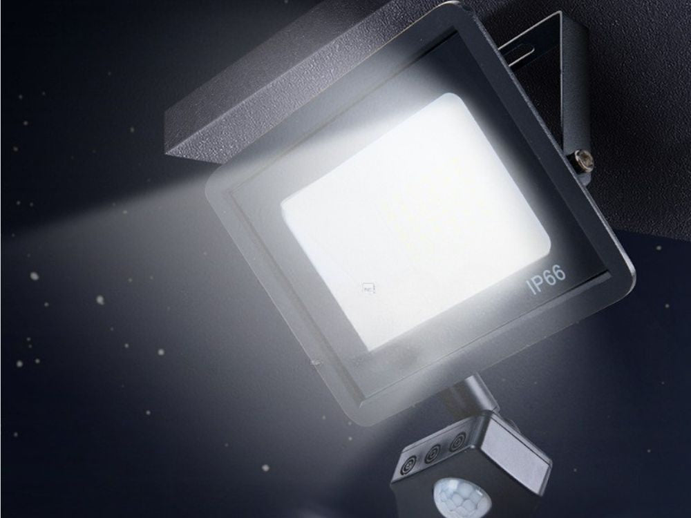 Halogen LED projektør 50W 6000K med skumringssensor (tænd/sluk ved daggry) IP66.