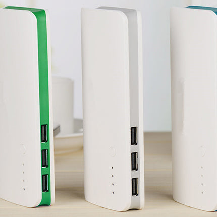 Powerbank 10.000mAh med 3x USB, hurtig opladning & LED lygte