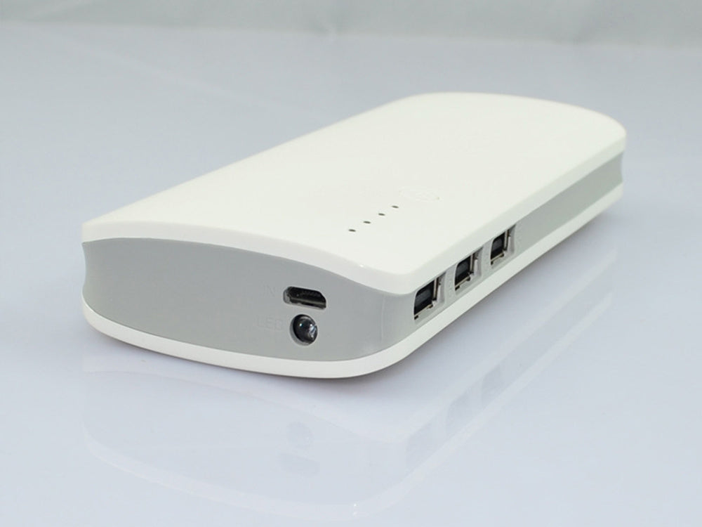Powerbank 10.000mAh med 3x USB, hurtig opladning & LED lygte