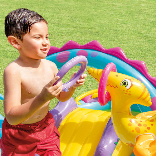 Dinoland Vandlegeplads med Rutsjebane, Springvand og 6 Bolde – 302 x 229 x 112 cm