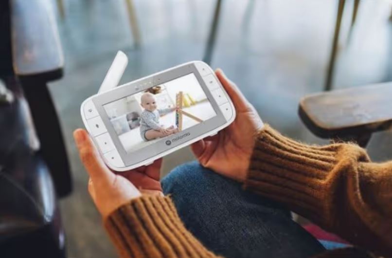 Motorola VM55 Video Babyalarm med Kamera og 5" Skærm