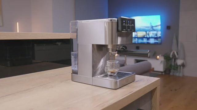 Indlæs video: Espresso maskine 20 bar med mælkeskummer &amp; touch display